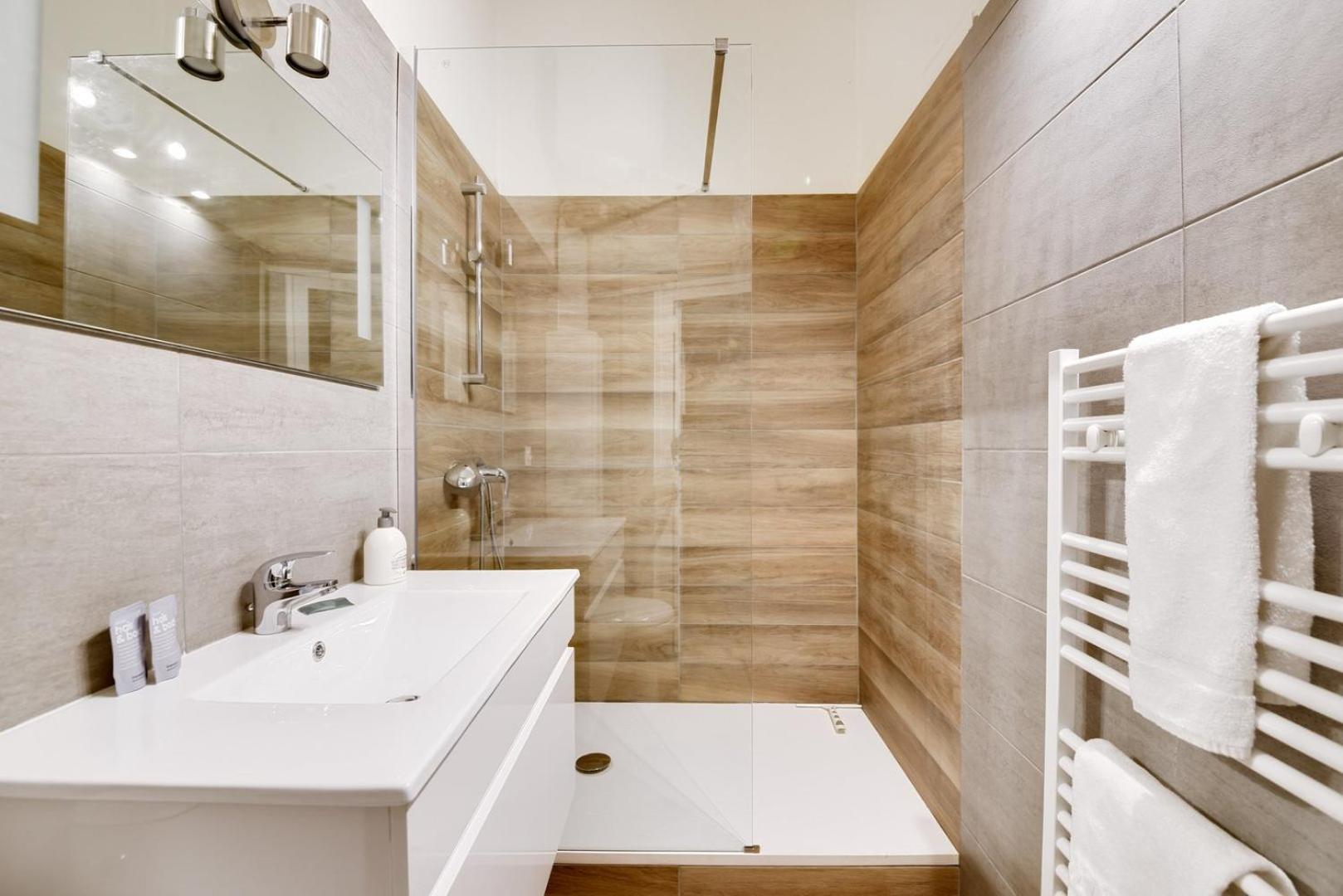 Guestready - Magnificent Duplex Canut Hypercentre Лион Экстерьер фото